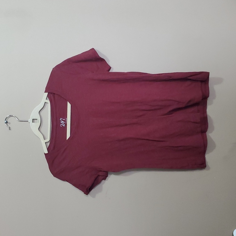 Maurices 24/7 Burgandy Short Sleeve Round Neck Tshirt Size Medium